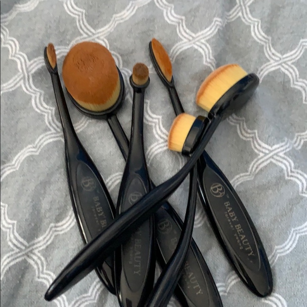 Makeup brushes from baby beauty